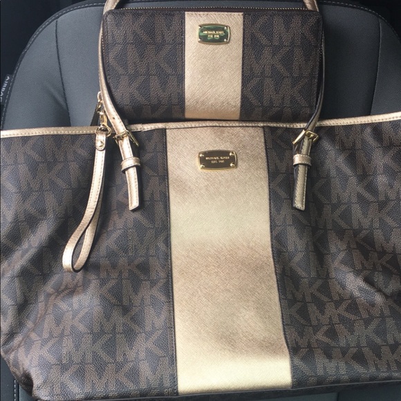 Michael Kors Handbags - Michael kors